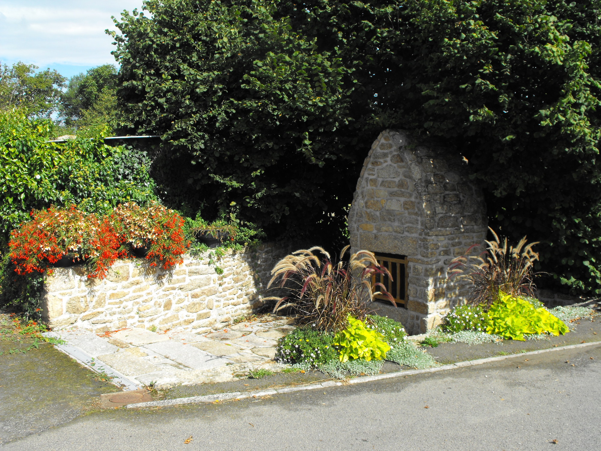 Photo dillustration : La fontaine Saint Cass�